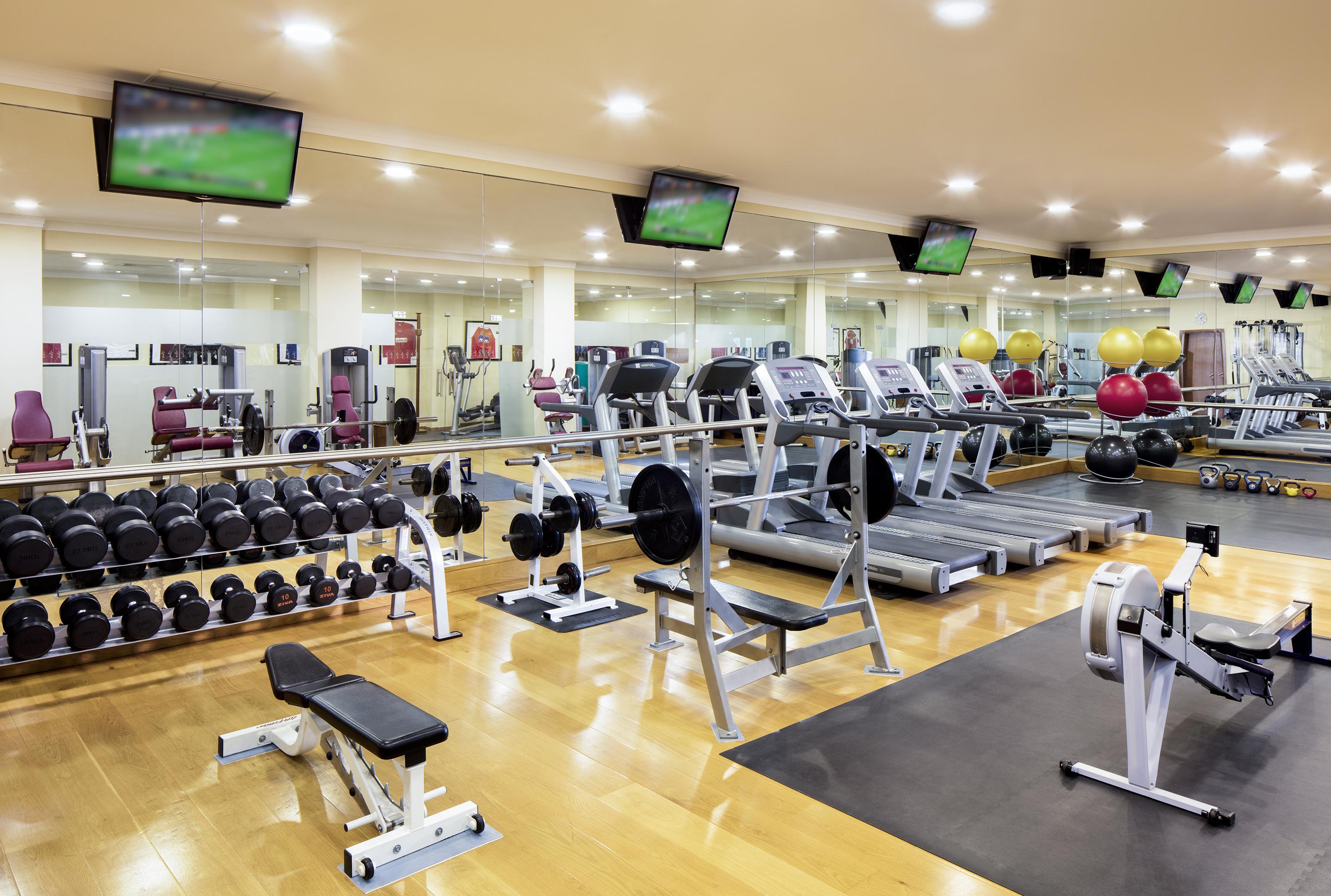 Praia D'El Rey Marriott Golf & Beach Resort Praia del Rei Exterior photo The gym at the hotel