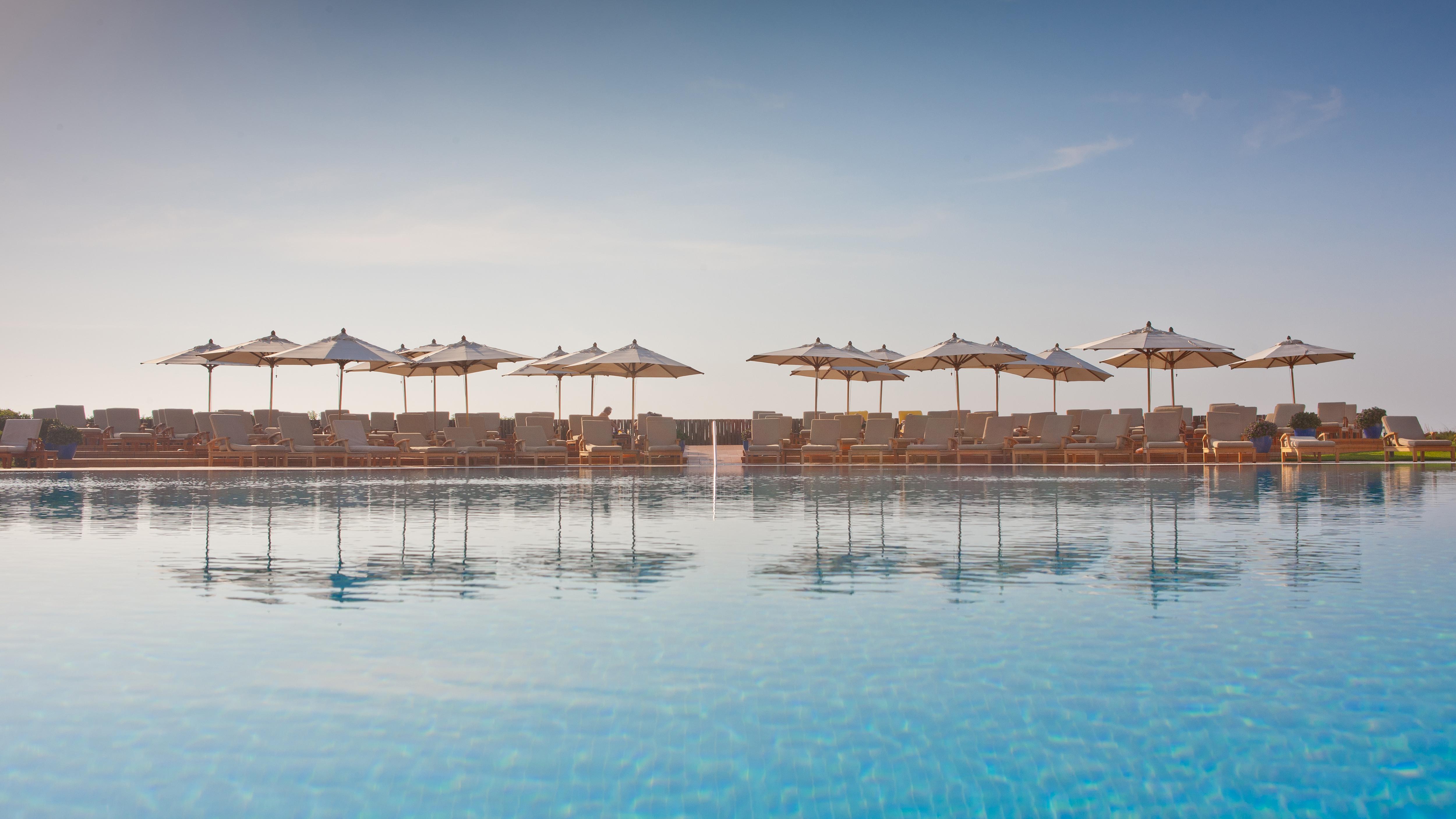 Praia D'El Rey Marriott Golf & Beach Resort Praia del Rei Facilities photo The pool at the hotel