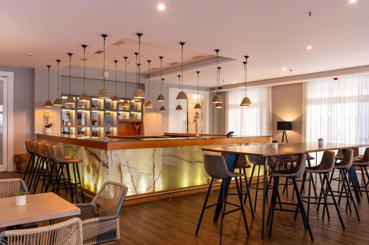 Praia D'El Rey Marriott Golf & Beach Resort Praia del Rei Exterior photo The bar at the hotel