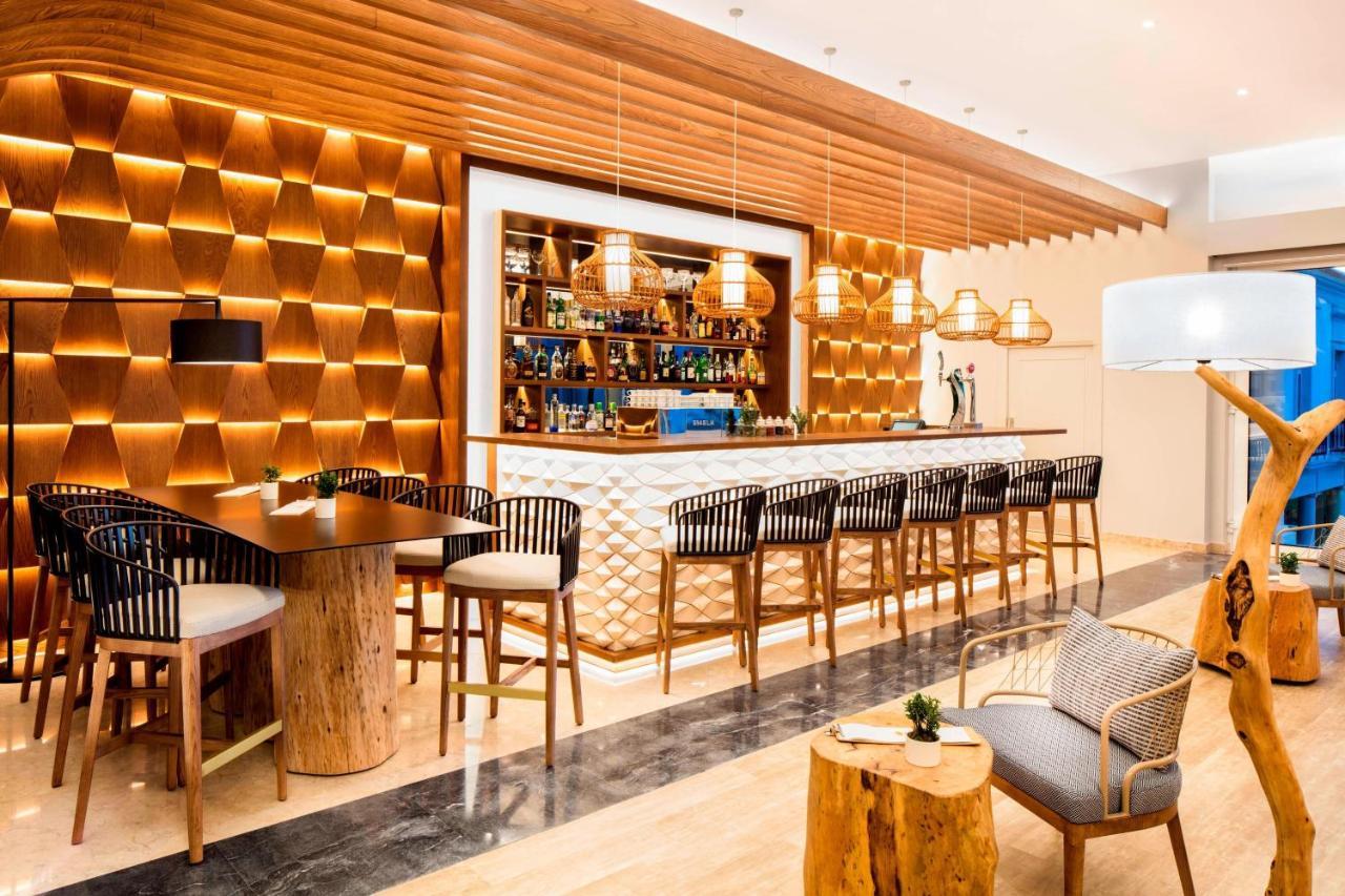 Praia D'El Rey Marriott Golf & Beach Resort Praia del Rei Exterior photo The bar at the hotel