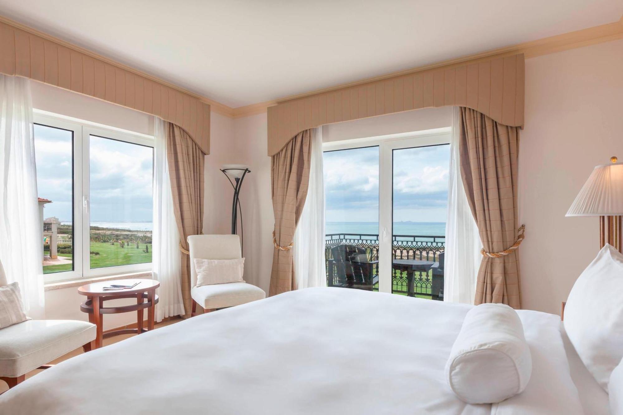 Praia D'El Rey Marriott Golf & Beach Resort Praia del Rei Exterior photo A bedroom at the hotel