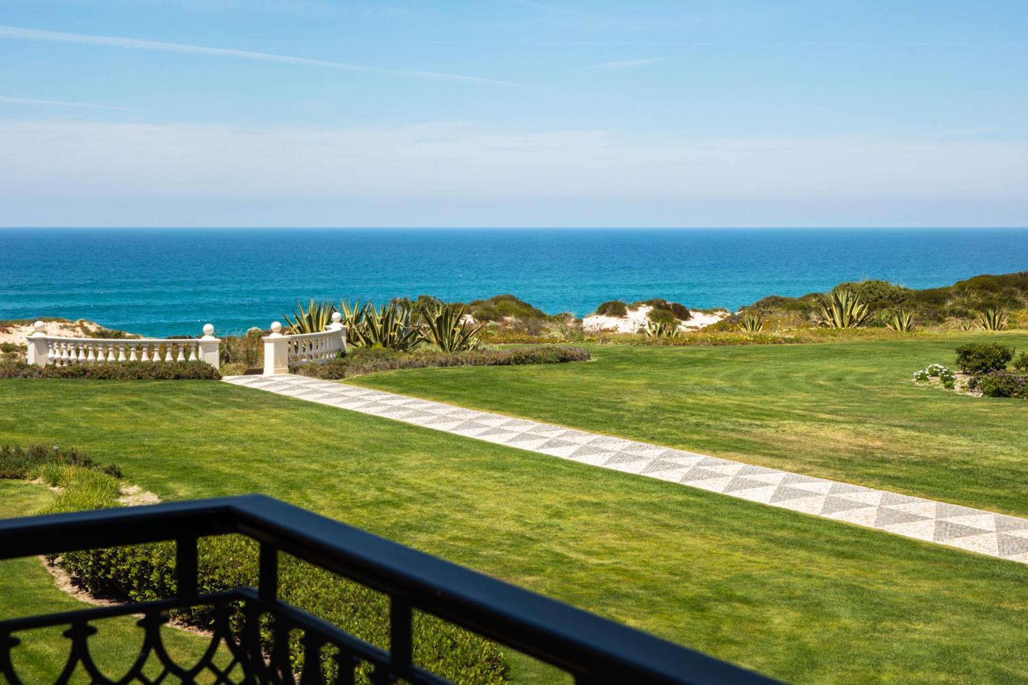 Praia D'El Rey Marriott Golf & Beach Resort Praia del Rei Exterior photo View from the hotel