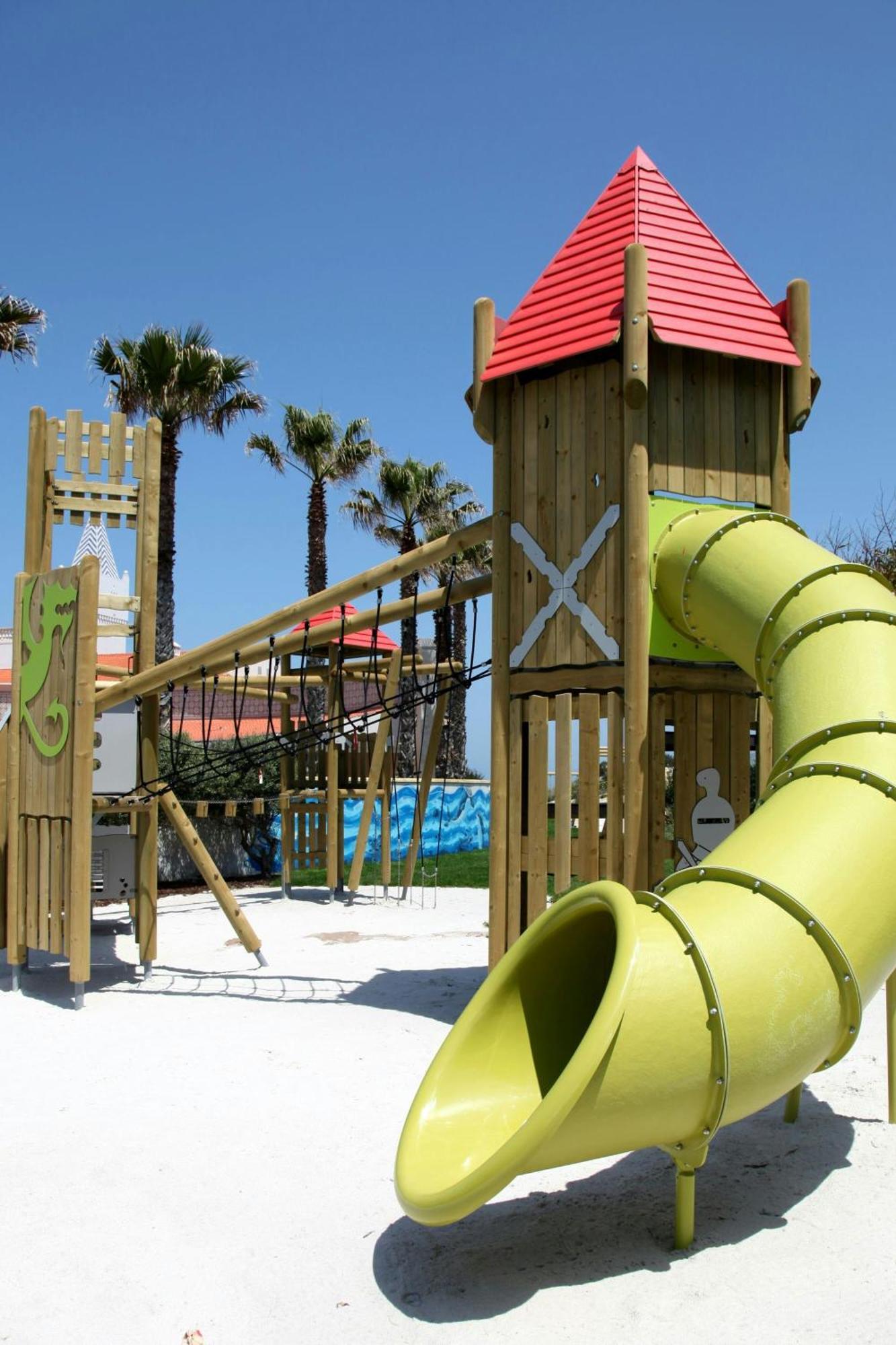 Praia D'El Rey Marriott Golf & Beach Resort Praia del Rei Exterior photo Playground in Spain